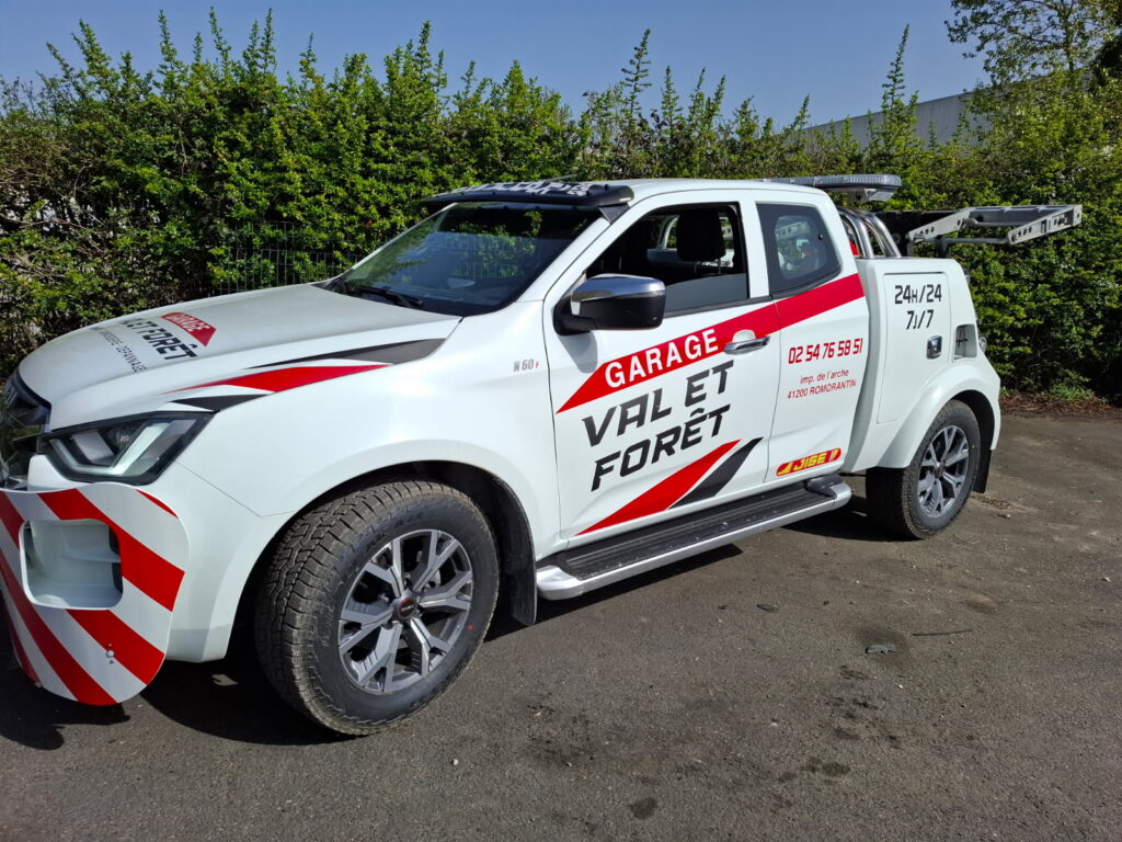 photo du 4X4 de dépannage du garage val et foret